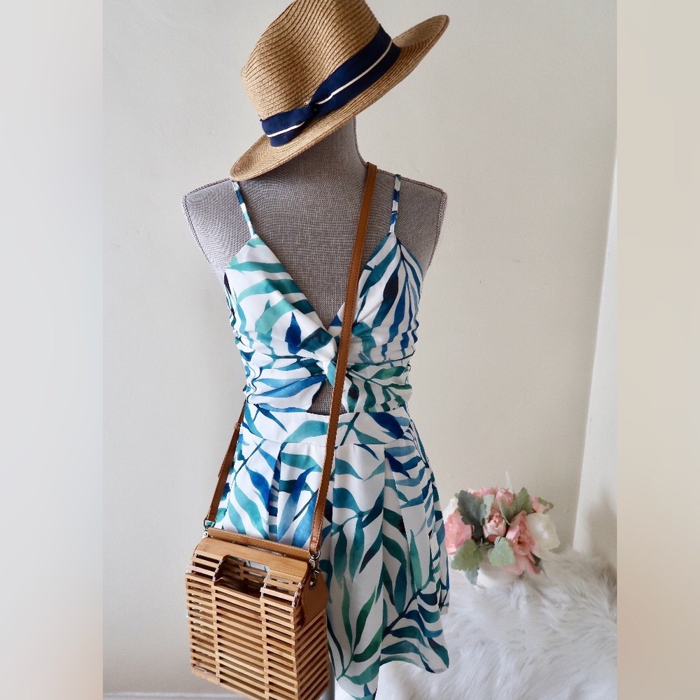 JORDAN- Seabreeze Fluttering Twisted Romper - Picture 3 of 6
